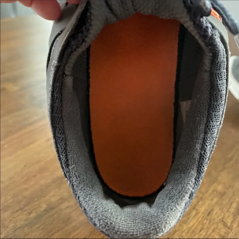 Nike Free Run 2 Sneakers Tennis Shoes Youth Size 7 Orange Gray